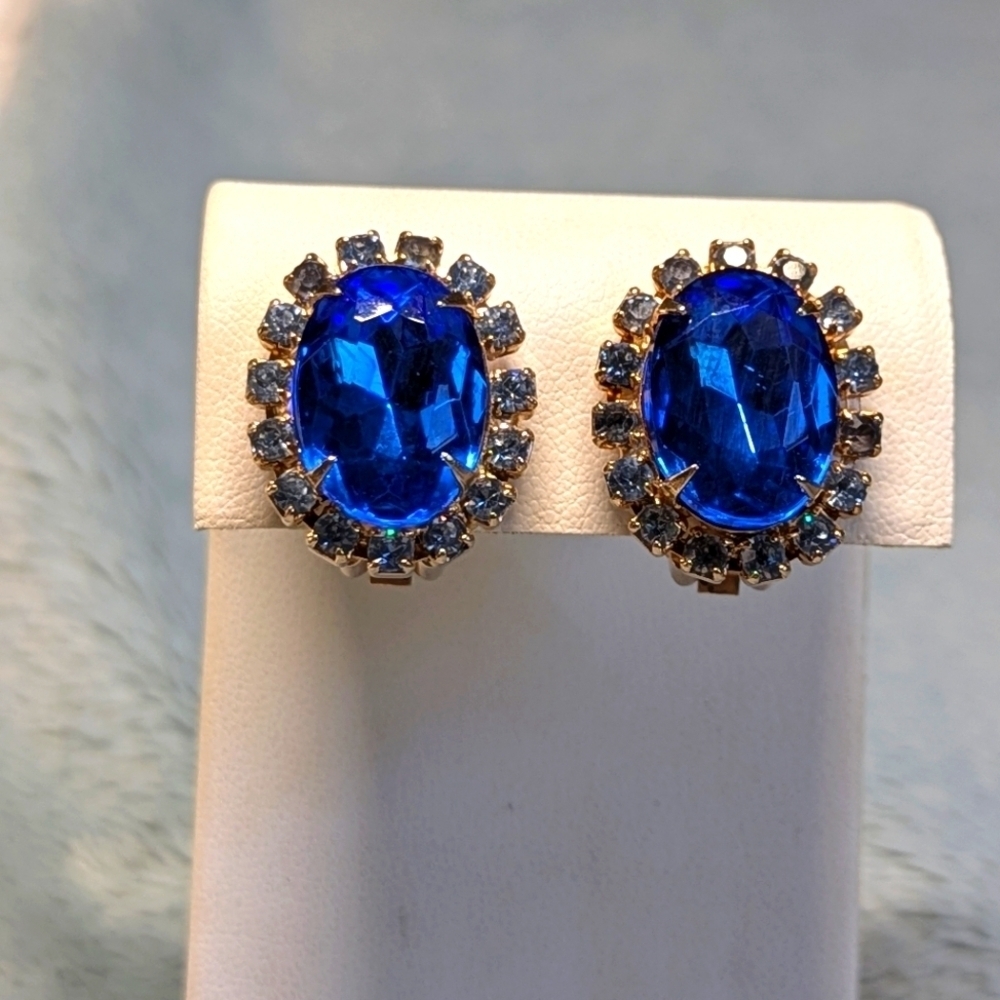 Vintage Large Oval Blue Rhinestone Clip Earrings with Light Blue Rhinestones - Picture 5 of 6